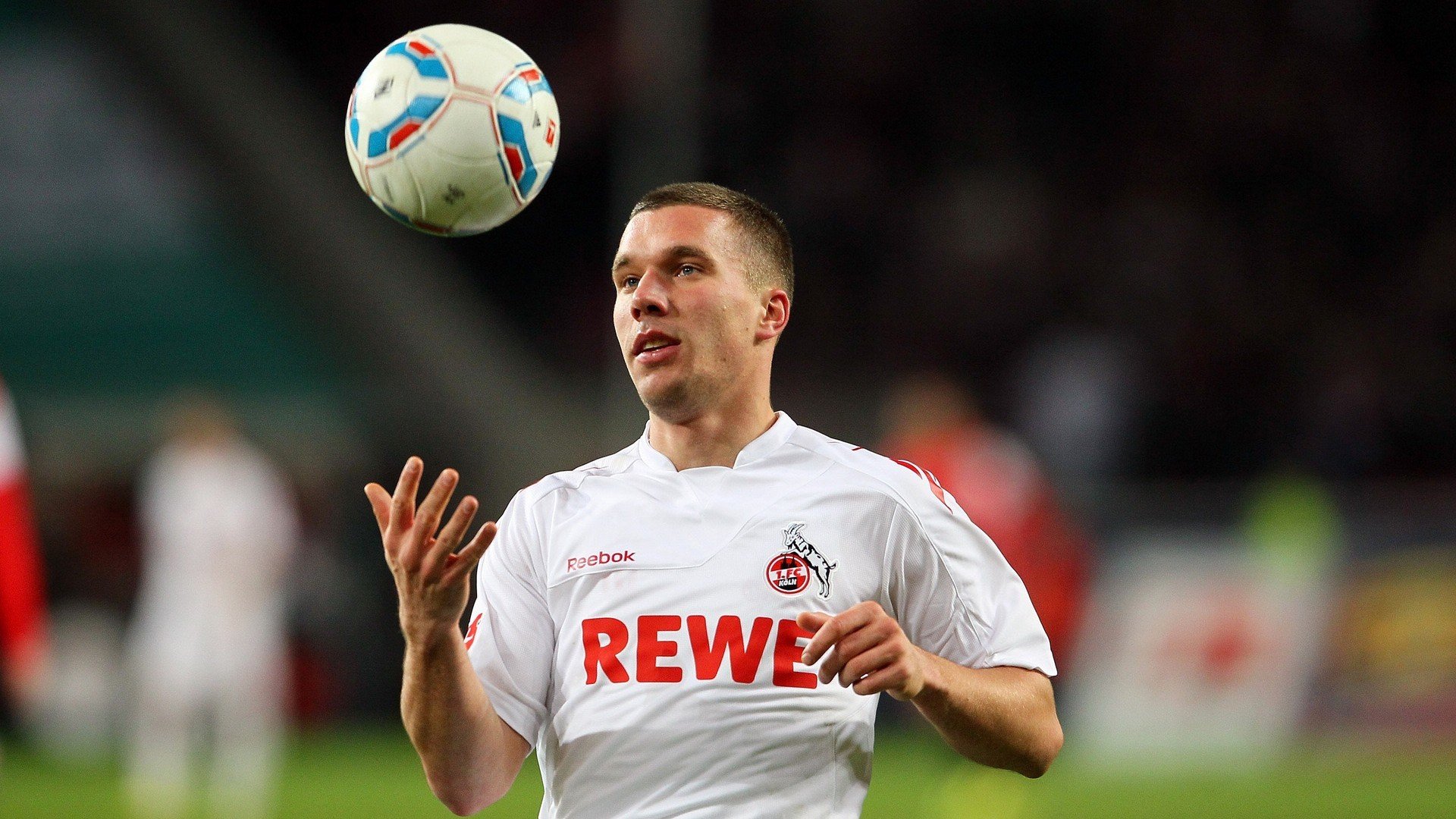 绿茵场与硬木地板的交响，当英超争冠焦点战遇上公牛关键突围湖人