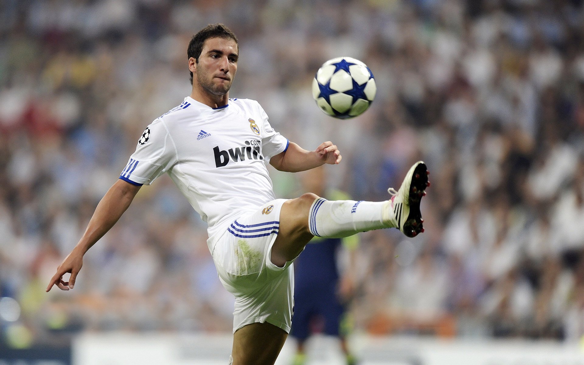 埃及法老对阵蓝军铁壁，伊萨克关键回合一锤定音，诠释现代足球的决定性瞬间